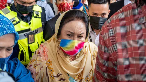 ศาลสูงมาเลเซีย สั่งเดินหน้าพิจารณาคดีเมียอดีตนายกฯนาจิบในคดีรับสินบน