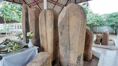 ป่าใบเสมาหินทรายพันปี แบ่งเขตโลกศักดิ์สิทธิ์กับโลก