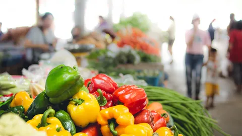 โควิดยังว่อนตลาดพรพัฒน์ วอนคนเดิน "กักตัว" ติดใหม่ลดเหลือ 82 ราย