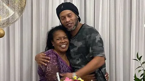 "โรนัลดินโญ" สุดเศร้า แม่เสียชีวิตจากโควิด-19 ในวัย 71 ปี 