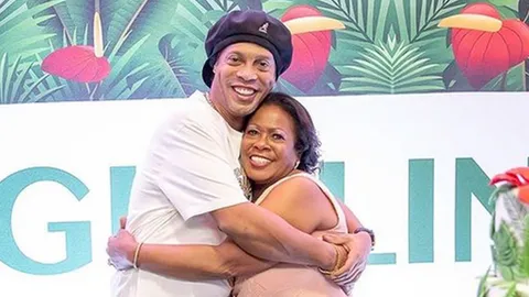 "เมสซี" ส่งกำลังใจถึง "โรนัลดินโญ" หลังเสียคุณแม่จากโควิด-19