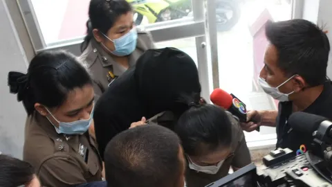 ตร.คุมสาวสนิทครูมวยสอบเพิ่ม เจ้าตัวเครียดหนัก ส่งตัวไปศาลฝากขังพรุ่งนี้