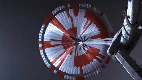 อึ้ง ร่มชูชีพยาน ‘เพอร์เซเวียแรนซ์’ ซ่อนข้อความลับ-มีคนถอดรหัสได้แล้ว