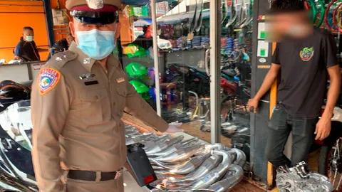 ปคบ.กวาดล้างร้านแต่งท่อไอเสีย อะไหล่ซิ่ง เมืองปทุมธานี ยึดของกลางอื้อ