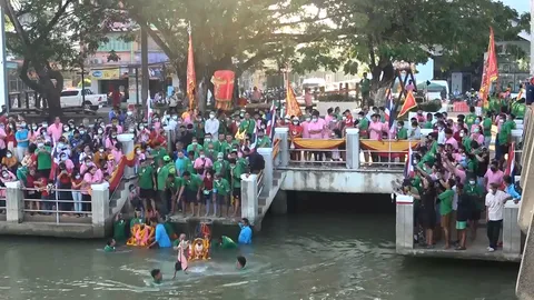 พิธีลุยน้ำสมโภช เจ้าแม่ลิ้มกอเหนี่ยวปัตตานี คนชมคึกคักแต่น้อยกว่าปีก่อน