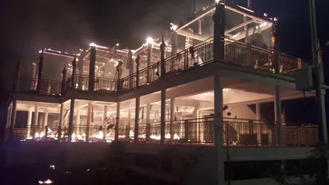 แสนเสียดาย ไฟไหม้วัดสุวรรณโคมคำ วัดดังแม่ฮ่องสอน วอดทั้งหลัง