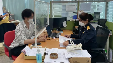 "ดีเจมะตูม" รายงานตัวคุมประพฤติ ห้ามทำกิจกรรมมั่วสุมที่แออัด 3 เดือน