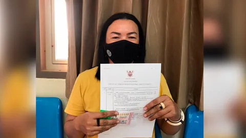 แม่ค้าลูกชิ้นทอดสุดเฮง ซื้อลอตเตอรี่ผ่านเฟซบุ๊ก ถูกรางวัล 12 ล้าน