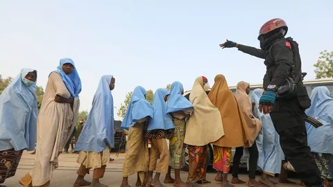 แก๊งคนร้ายไนจีเรียยอมปล่อย นร.หญิง 279 คนแล้ว หลัง ‘ถูกอุ้ม’ จากร.ร.ระทึก