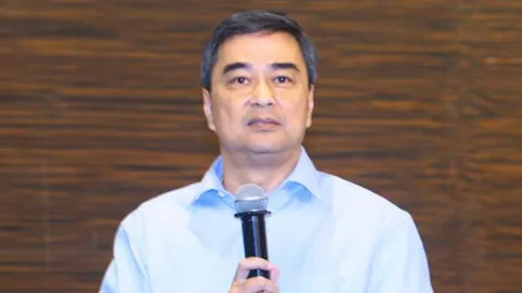 "มาร์ค" ลุยเมืองคอน ช่วยหาเสียงเลือกตั้งซ่อม อ้อน ปชช.รักษาพรรค ปชป. 