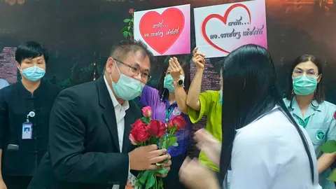 ผอ.รพ.นครพิงค์ น้ำตาซึม โดนสอบฉีดวัคซีนให้วีไอพี พบคนในเข้าใจผิด