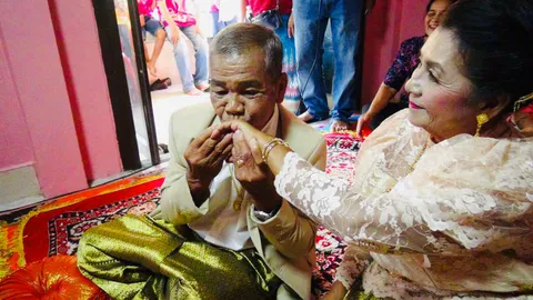 ฮือฮาคุณปู่วัย 80 ปี จูงมือป้า 67 เข้าหอ คุยยังเตะปี๊บสบาย