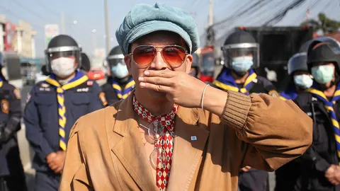 แอมมี่นอนคุกธนบุรี เด้งผบ.คลองเปรม 6 มี.ค. ม็อบไปทิ้งขยะ