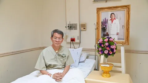เชิญแจกันดอกไม้พระราชทาน เยี่ยมผู้ว่าฯ สมุทรสาคร อาการดีขึ้น