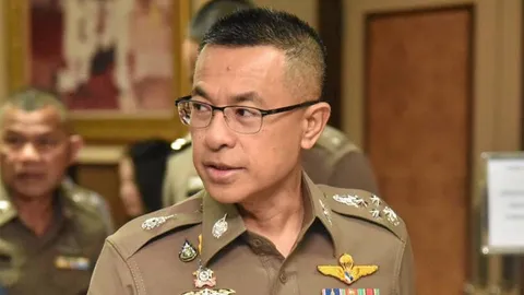 ผบ.ตร. ร่วมเฝ้าสังเกตการณ์เหตุชุมนุมหน้าค่ายทหาร ราบ 1