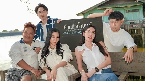 พิธีกร “วันบันเทิง” ฟินยกก๊วน เช็กอินบ้านโบราณริมเจ้าพระยา