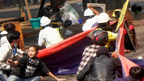 พม่าเดือด ตร.ปัดไม่ได้ยิง ‘แองเจิ้ล’ หลังบุกขุดศพจากสุสาน แต่ภาพยันชัด