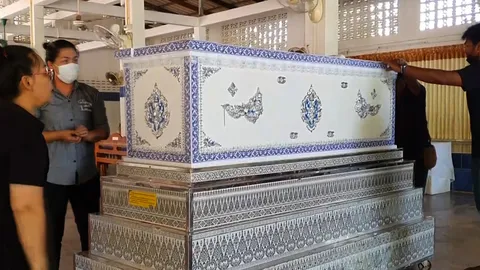 ครอบครัวนำศพ "น้องออย" 1 ใน 3 ศพที่ตายหนีคดีฉ้อโกงที่เชียงใหม่กลับชุมพร