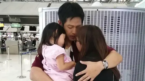 กลั้นน้ำตาไม่ไหว นุช นุชนันท์ อุ้มท้องมาส่ง ตู่ ภพธร ไปทำงานออสเตรเลีย 