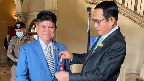 "ดร.เสกสกล" ปลื้ม "บิ๊กตู่" ติดบัตรประจำตัวใบใหม่ให้ หลังเปลี่ยนชื่อ 