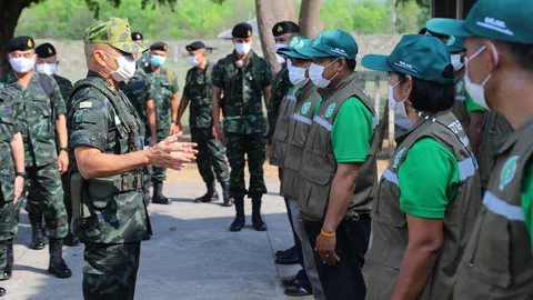 ผบ.ทบ. ลุยชายแดนตรวจด่านสิงขร-น้ำพุร้อน ย้ำแนวทางป้องกันโควิด (คลิป)