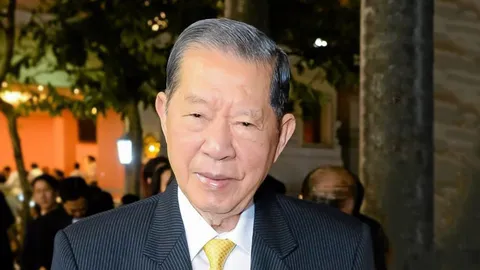 ศ.ดร.อุกฤษ มงคลนาวิน อายุครบ 87 ปี กับพ็อกเกตบุ๊ก “อยู่ให้ดี อยู่ให้เป็น” 