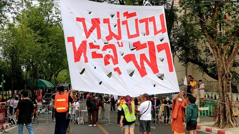 ตั้งหมู่บ้านทะลุฟ้าเผชิญหน้าทำเนียบ เรียกร้อง 4 ข้อ 