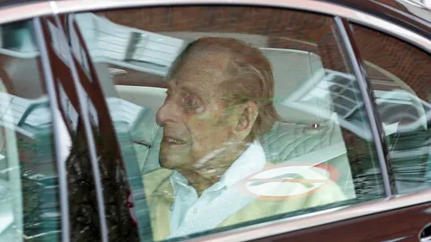 อังกฤษโล่งอก เจ้าชายฟิลิป เสด็จออกจากโรงพยาบาลได้แล้ว