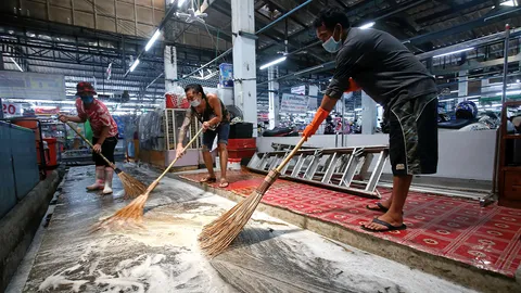 กวาดถูทั้งตลาด 