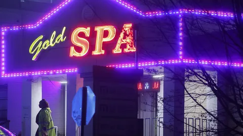 ช็อก กราดยิงร้านสปา 3 แห่งในแอตแลนตา ตาย  8 เป็นหญิงเชื้อสายเอเชีย 6 