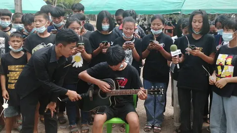 เผาศพ "น้องปอนด์" จมน้ำดับค่ายลูกเสือ สุดเศร้า ไร้ครูเข้าร่วมพิธี