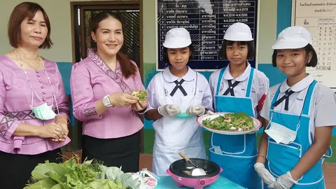 ร.ร.บ้านดอนม่วง สอนเด็กปลูกผัก-เลี้ยงไก่ ทำอาหาร โควิดมาไม่มีอดตาย