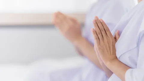 กรณียเมตตสูตร คาถาเทวดาคุ้มครอง สวดมนต์เปลี่ยนศัตรูให้เป็นมิตร