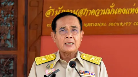 นายกฯ ห่วงสื่อโดนลูกหลง ย้ำเตือนก่อนคุมพื้นที่ ฉุน ไม่เห็นหรือตำรวจถูกกระทำ