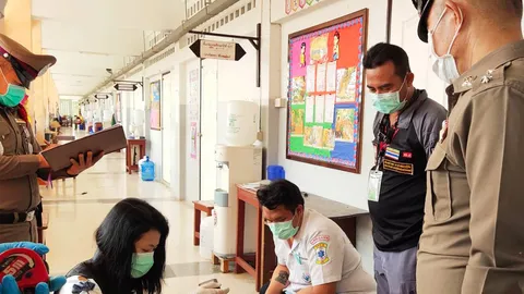 เปิดเรียนสยอง นักเรียน ป.4 เจออดีตครูประจำชั้นผูกคอตายหน้าห้องเรียน