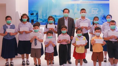 “มูลนิธิวีระภุชงค์” มอบทุนส่งเสริมการศึกษาเยาวชน