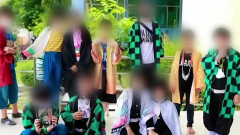โลกออนไลน์ถกสนั่น โรงเรียนห้ามเด็กใส่เสื้อคลุม "ดาบพิฆาตอสูร"