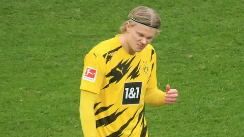 อาจเจอหายนะ อดีตแข้งดังเตือนเชลซี คิดให้ดีก่อนเซ็น "ฮาแลนด์"