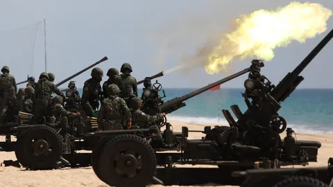 ผบ.เหล่าทัพ ขึ้นเรือจักรีฯ ชมการฝึกภาคสนาม ภาคทะเล การฝึกกองทัพเรือ 64