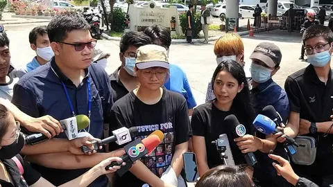 อัยการเลื่อนคดี ม.112 นัด 13 ม็อบ “13 พ.ค.” มายด์-เบนจา ขอสู้ “ตู่” จ่อรื้อบ้านทะลุฟ้า