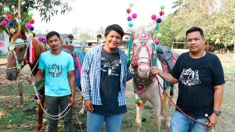 หนุ่มบ้านโป่งวัย 19 ยึดอาชีพสอนม้าเต้นแห่นาค เผยสืบทอดมาเป็นรุ่นที่ 3 