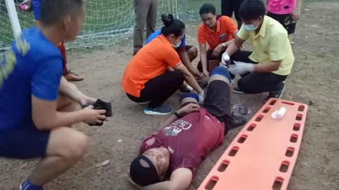 รพ.นางรอง ยัน ดาบตำรวจเตะบอลขาหัก ไม่ได้ตายระหว่างผ่าตัด