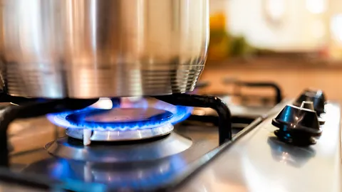 กบง. ไฟเขียว ตรึงราคา LPG ต่ออีก 3 เดือน บรรเทาภาระค่าครองชีพประชาชน