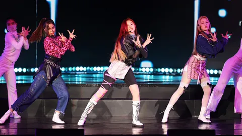 กึ้ง เฉลิมชัย เปิดตัวยิ่งใหญ่ ส่งเกิร์ลกรุ๊ป วง AR3NA เขย่าวงการเพลง