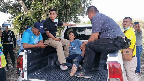 รถตำรวจตกร่องถนน ผู้ต้องหายาบ้า 8 ล้านเม็ดหนี ล่าตัว 6 ชม. จึงจับได้