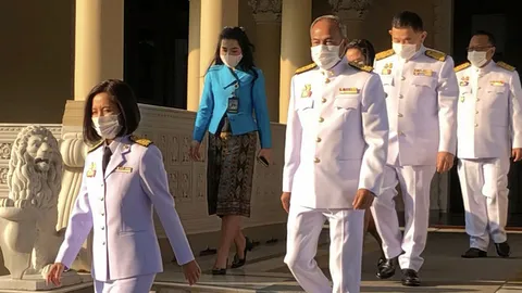 ในหลวง ร.10 ทรงให้กำลังใจ 4 รัฐมนตรีทำงาน