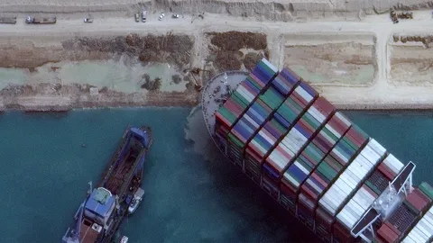 ดันเรือ “เอเวอร์ กิฟเวน” เกยตื้นตลิ่งขวางคลองสุเอซยังไม่สำเร็จ ขยับแค่ 2 นิ้ว