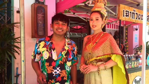 แม่ค้าเฉาก๊วยนมสด งดแต่งหวิวเรียกแขก ถูก ตร.เตือนหันมาคอสเพลย์นางรจนา