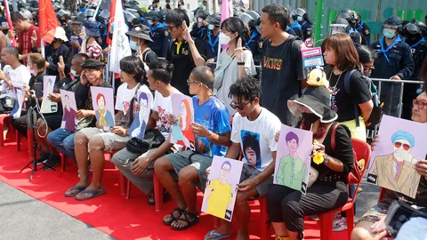 "ม็อบทะลุฟ้า" “ถ่ายภาพ ครม.ฉบับประชาชน” ย้ำ ปล่อยเพื่อนเรา-ยกเลิก ม.112