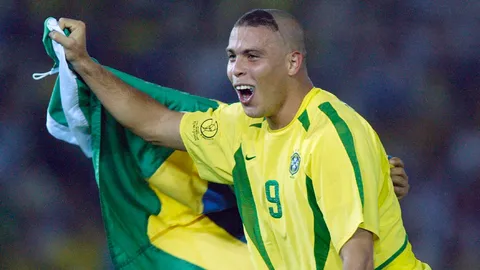 ยังทันไหม "โรนัลโด" สำนึกผิด หลังตัดผมทรงไดโกโระในบอลโลก 2002